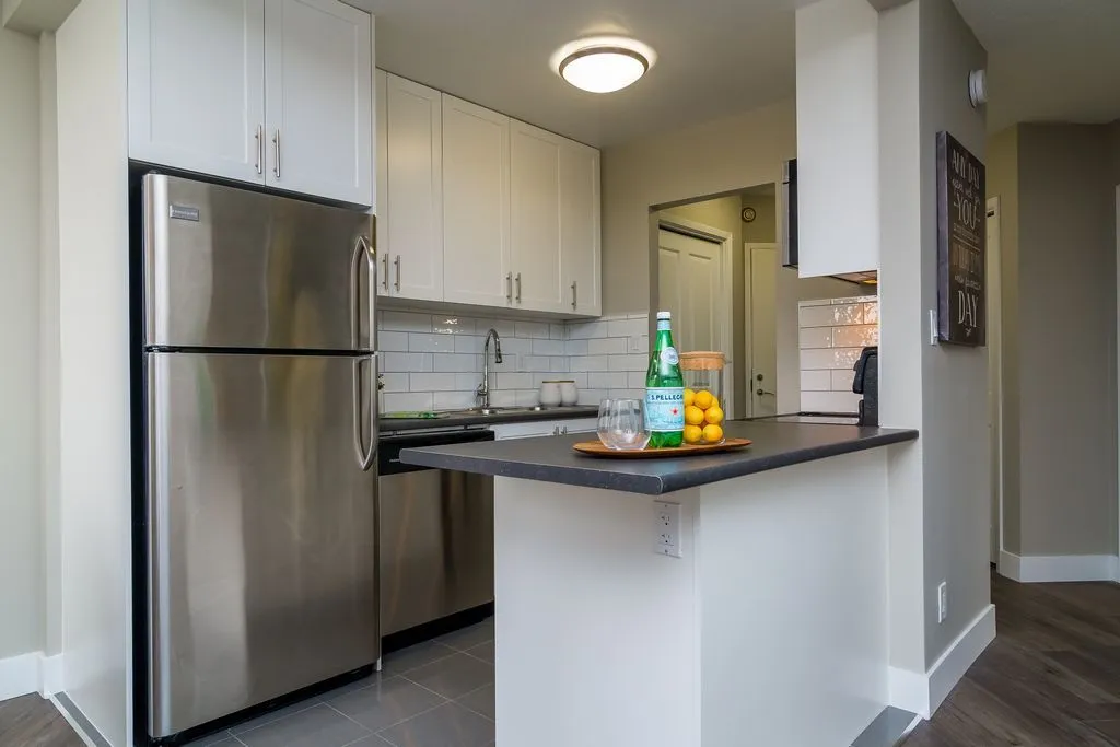 Tower West — 1 Bedroom - Photo 6