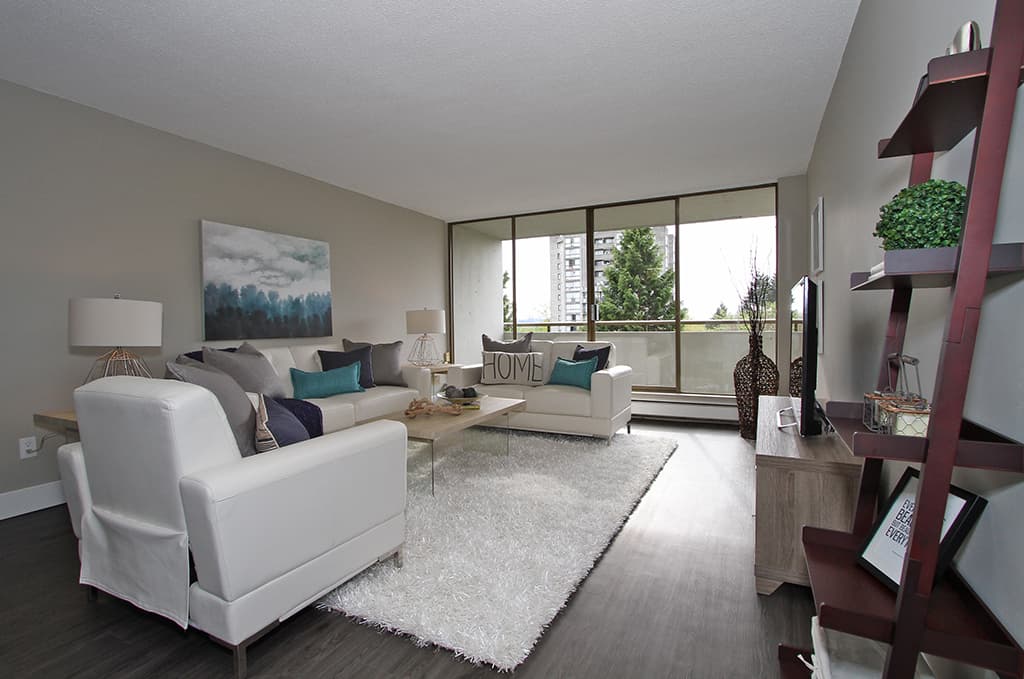 Lougheed Lodge — 3 Bedrooms - Photo 4