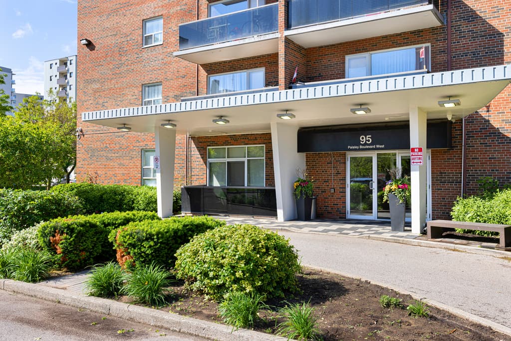 Draydon Manor — 1 Bedroom - Photo 6
