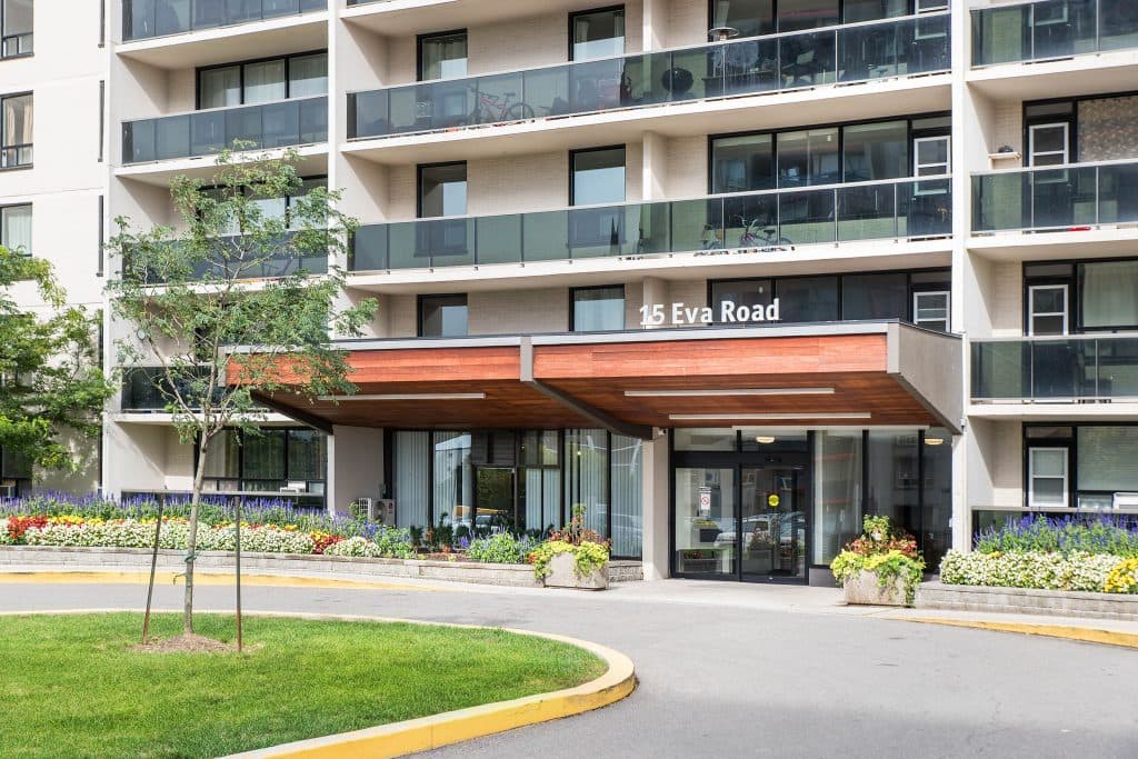 Diplomat Apartments - Photo 9