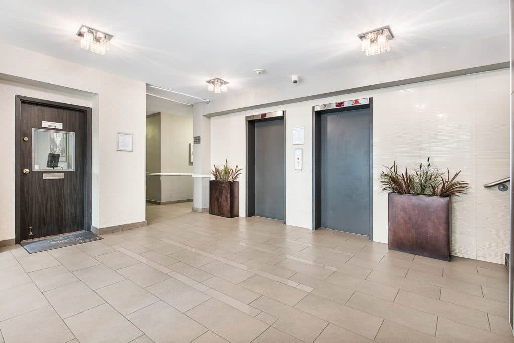 Diplomat Apartments - Photo 13