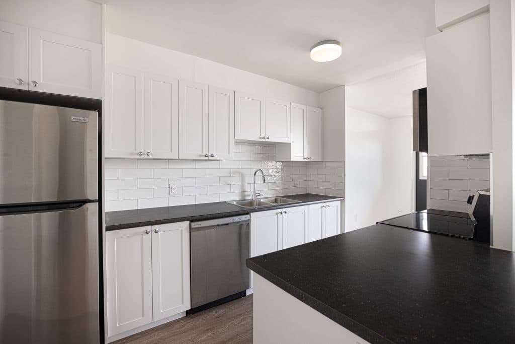 Diplomat Apartments - Photo 3