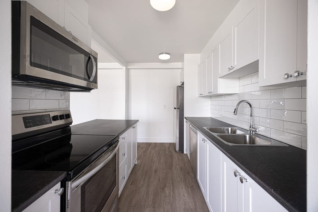 Diplomat Apartments - Photo 2