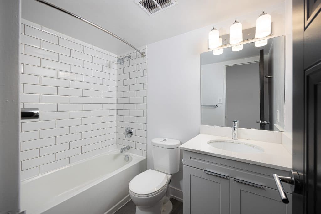 Diplomat Apartments - Photo 8