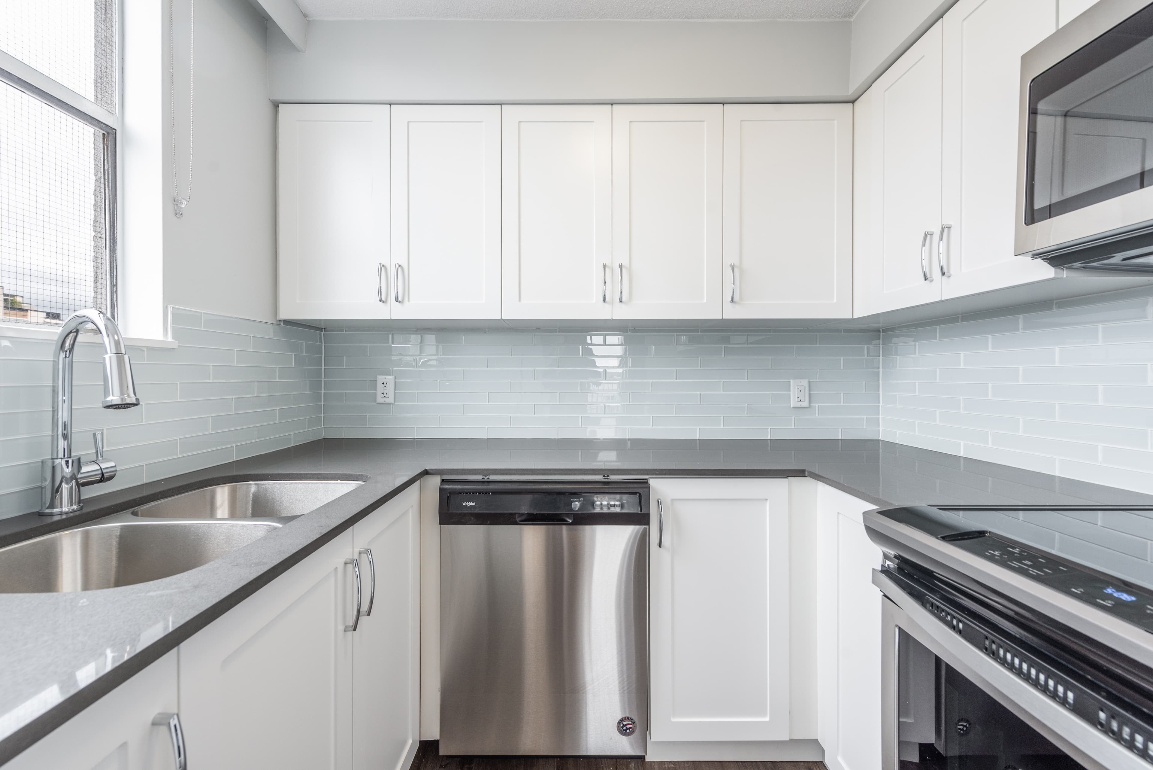 Villa Contessa — 1 Bedroom - Photo 25