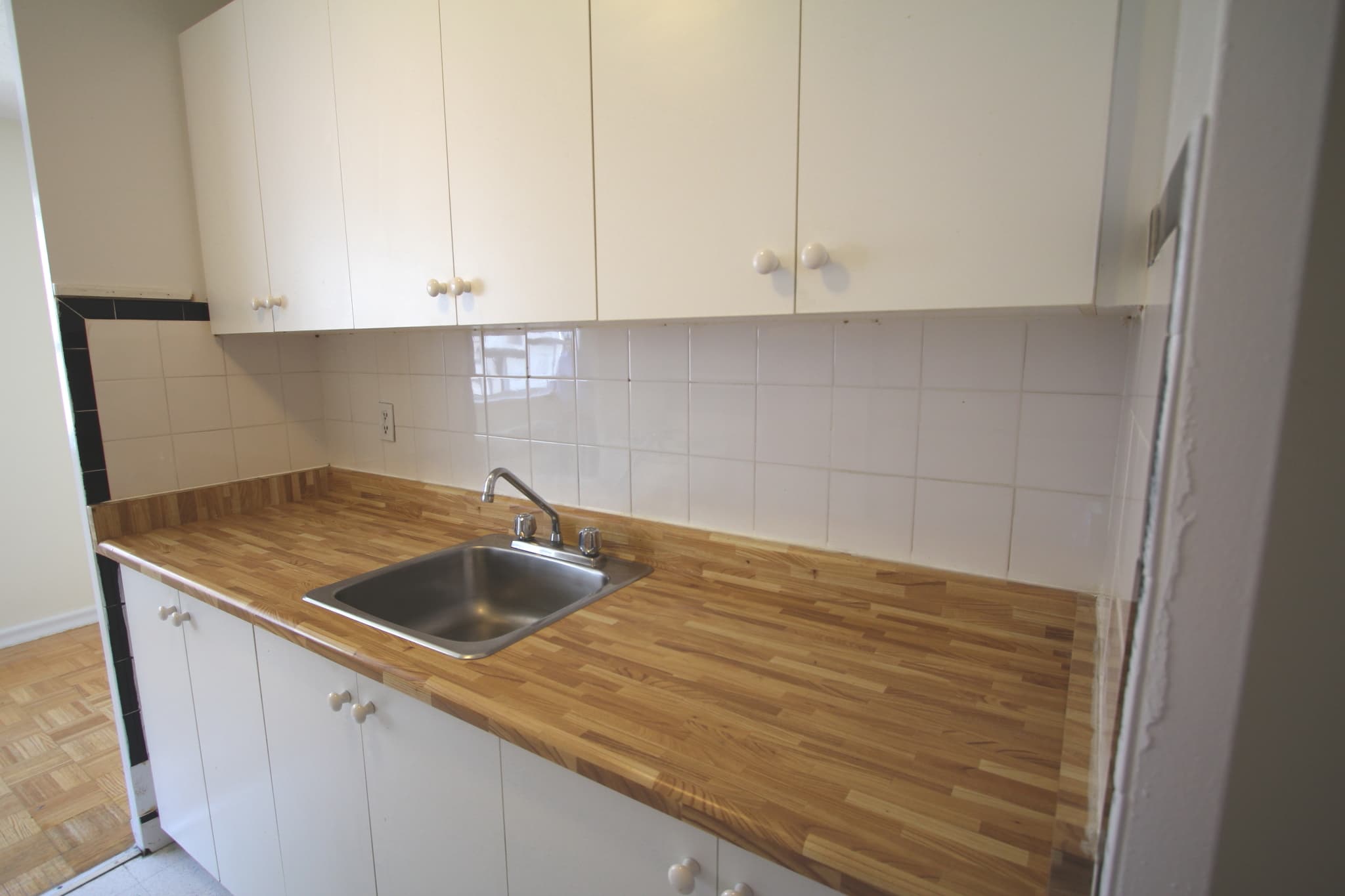 Lu Ray Apartments — 3 Bedroom - Photo 12