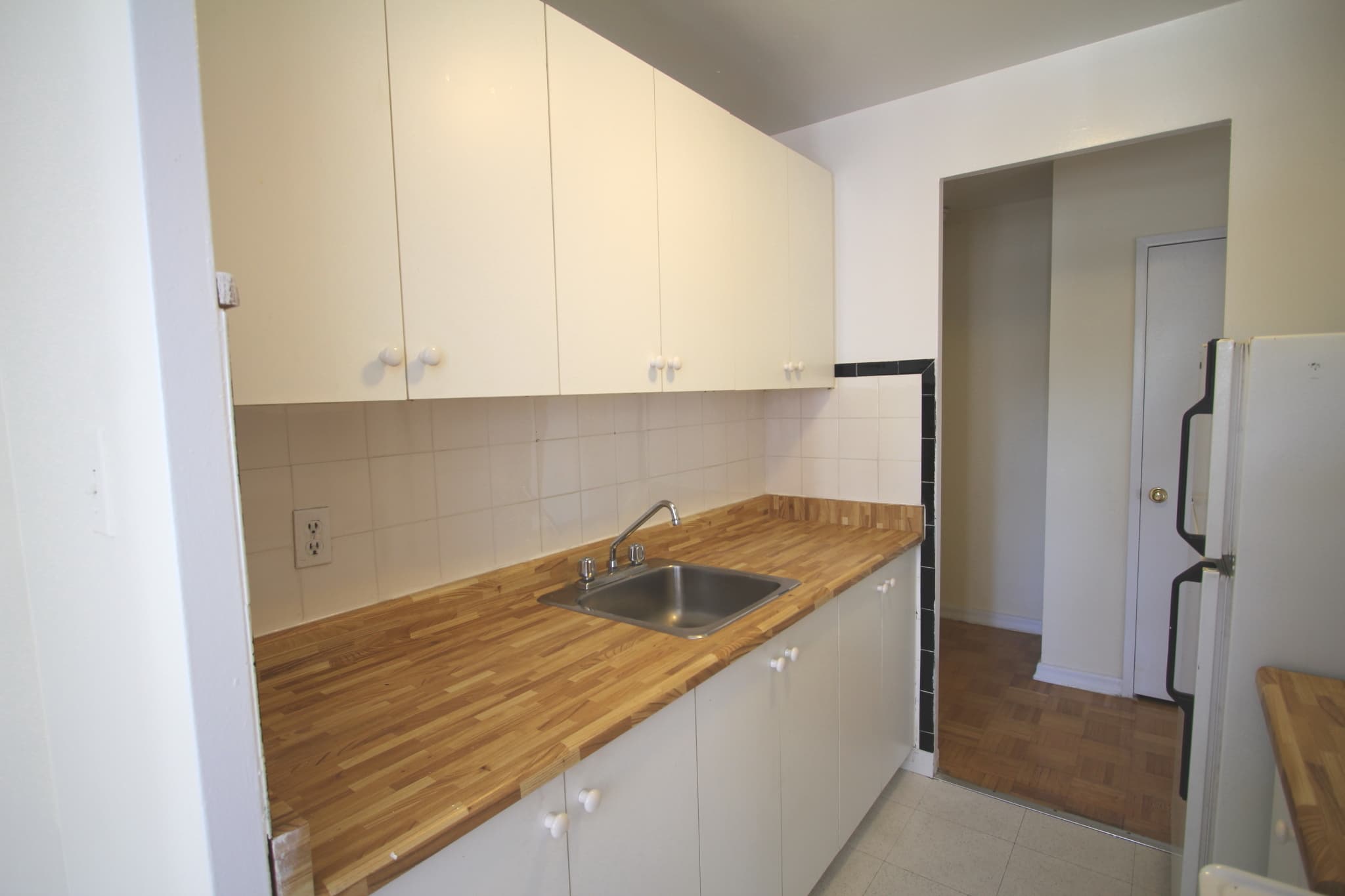 Lu Ray Apartments — 3 Bedroom - Photo 14