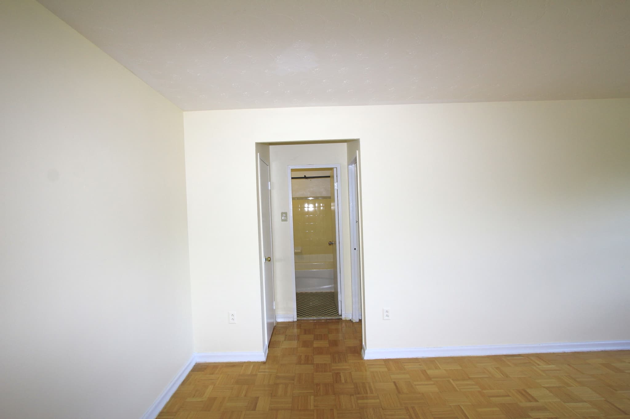 Lu Ray Apartments — 3 Bedroom - Photo 22