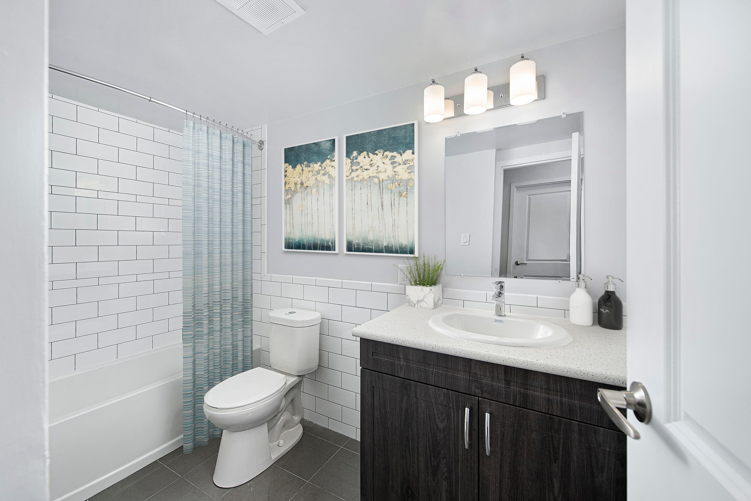 Diplomat Apartments - Photo 21