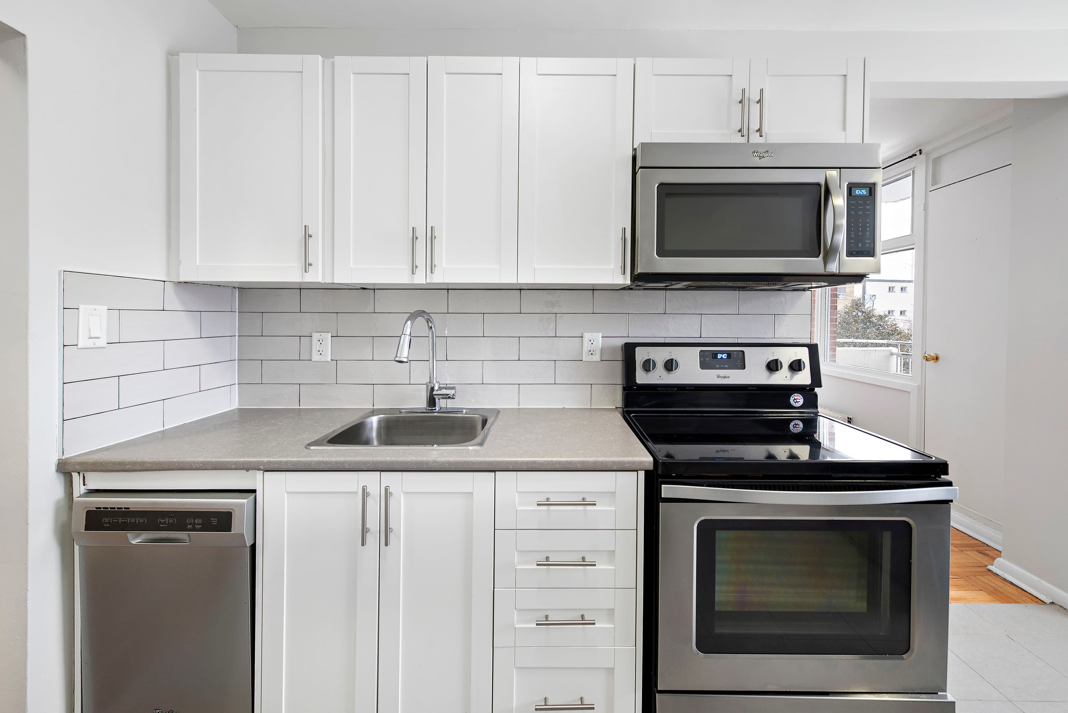 Craigton Drive Apartments — Golden Mile 1 Bedroom - Photo 7