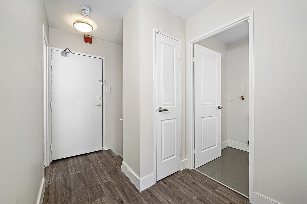 Westwood Abbey Apartments — 2 Bedrooms + den - Photo 17