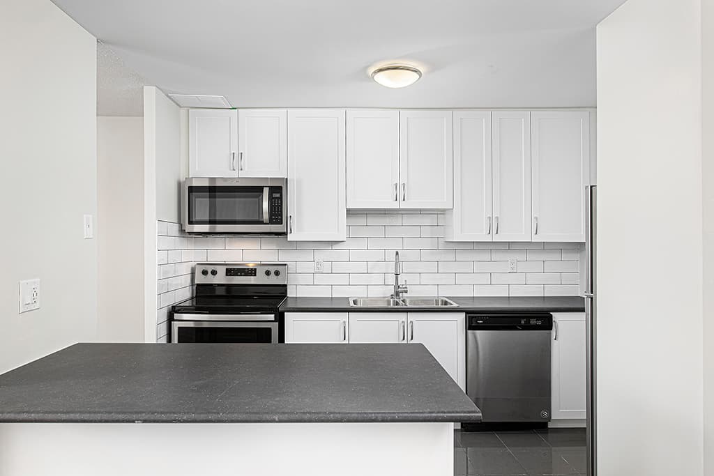 Westwood Abbey Apartments — 2 Bedrooms + den - Photo 9