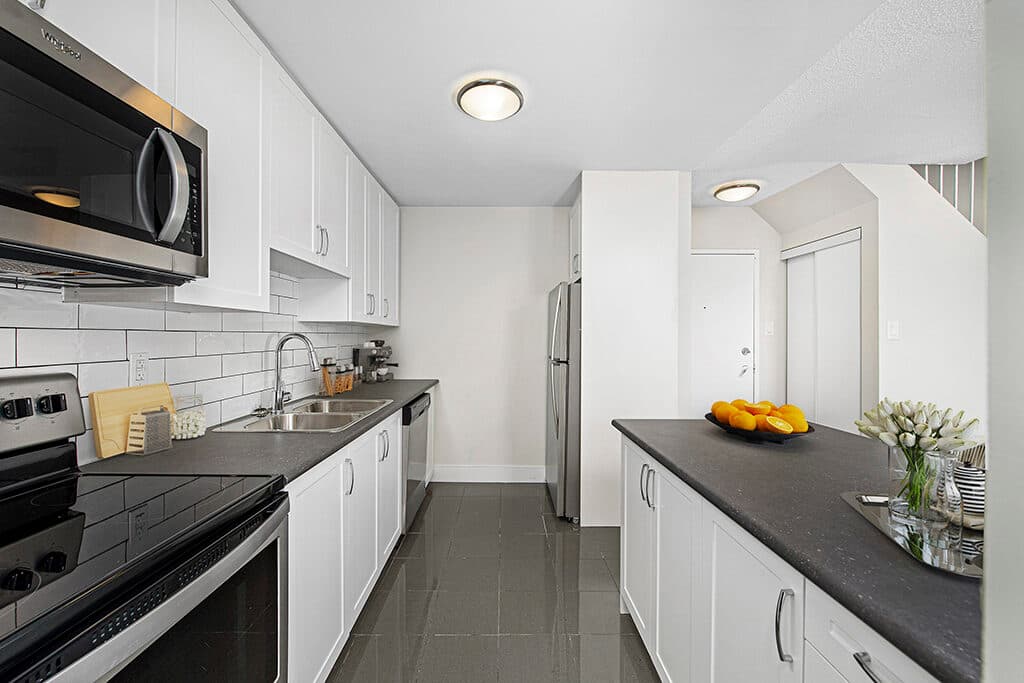 Westwood Abbey Apartments — 2 Bedrooms + den - Photo 2