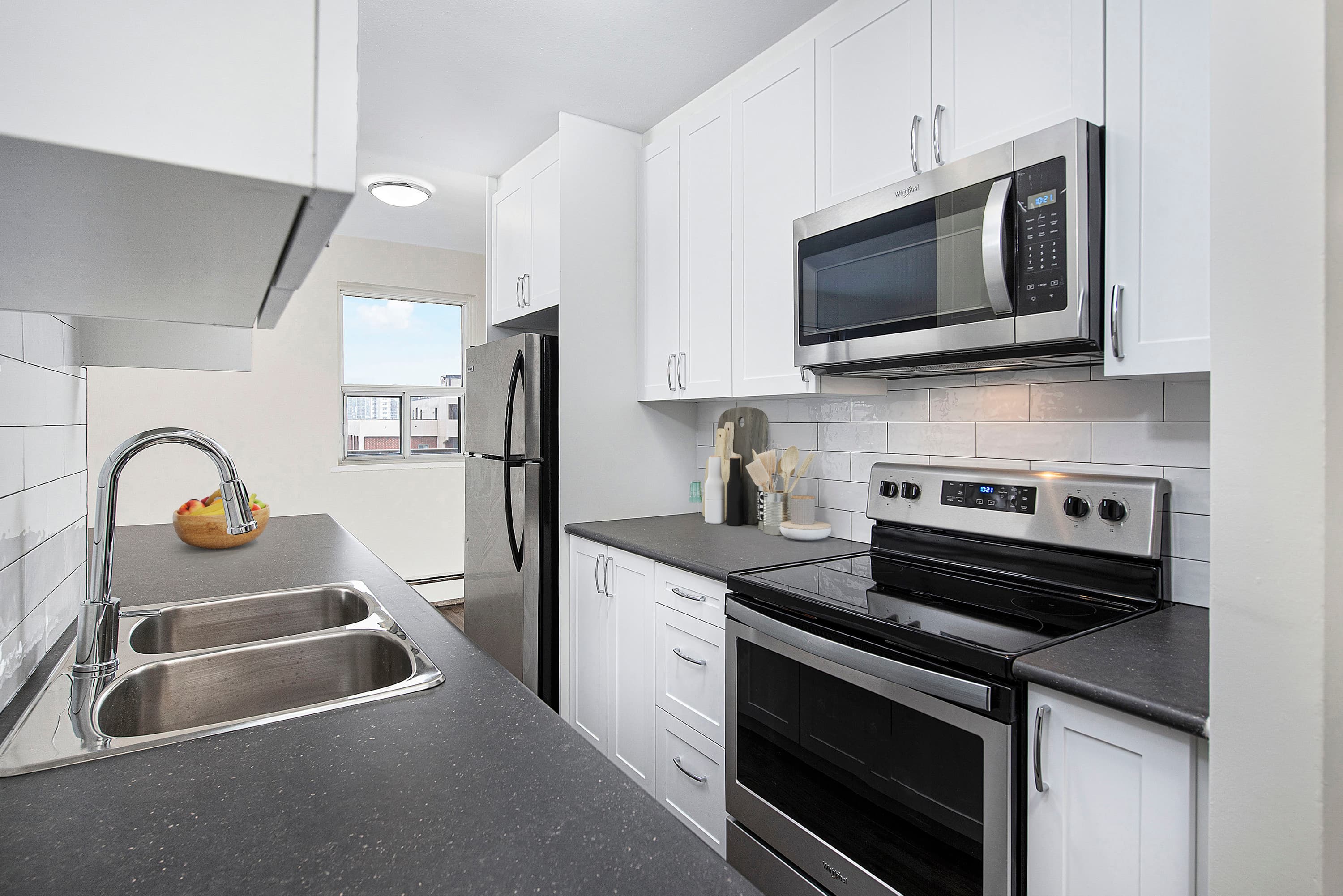 2495 Lake Shore Boulevard, West — 2 Bedroom - Photo 7