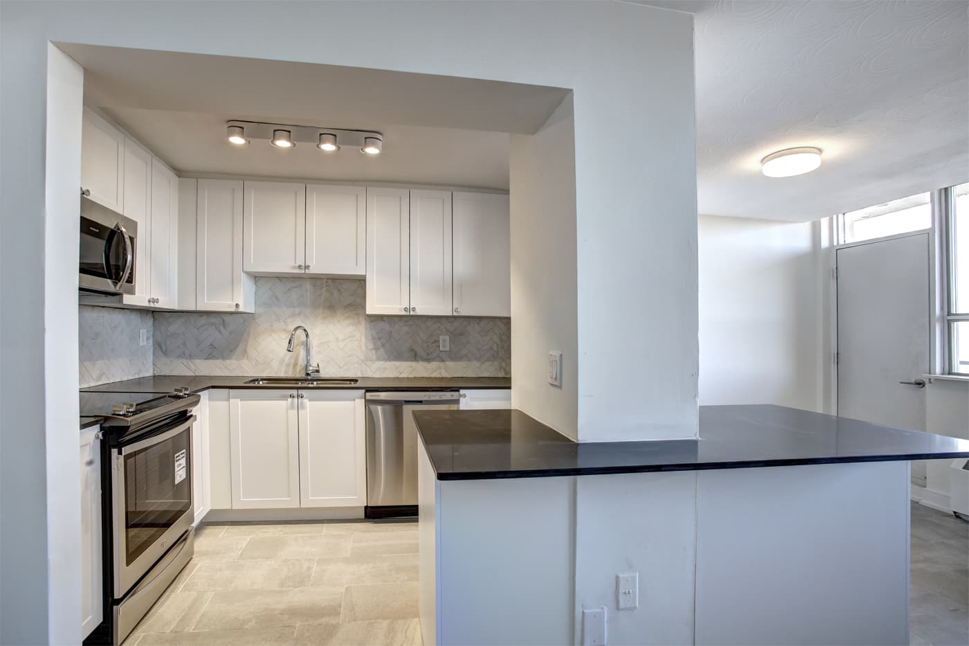 Parkside Place — Roncesvalles 2 Bedroom - Photo 15