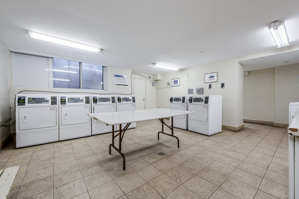 Parkside Place — Roncesvalles 2 Bedroom - Photo 14