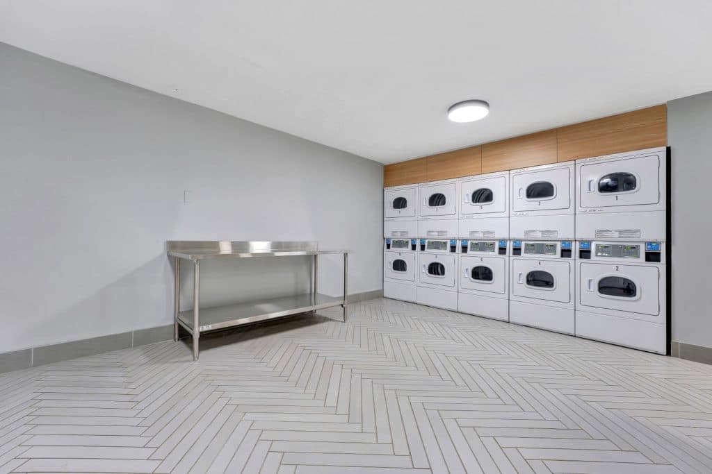 Barclay Towers — Bachelor - Photo 14