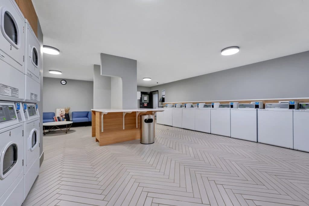 Barclay Towers — Bachelor - Photo 15