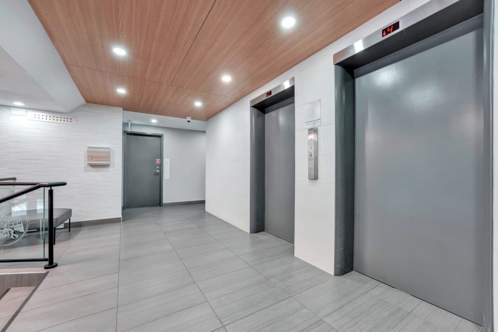 Barclay Towers — Bachelor - Photo 6