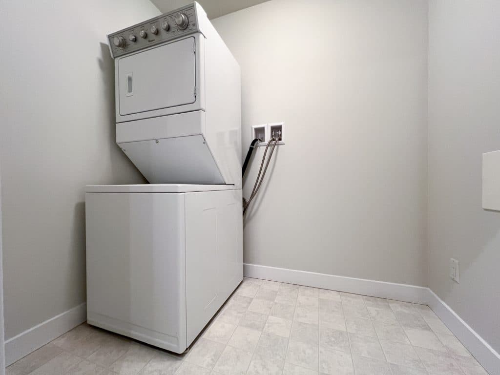 Brydon Court Apartments — 1 Bedroom+Den - Photo 14