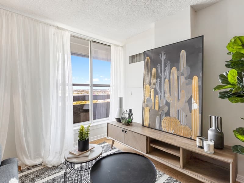 St. Laurent Boulevard — 2 Bedrooms - Photo 4