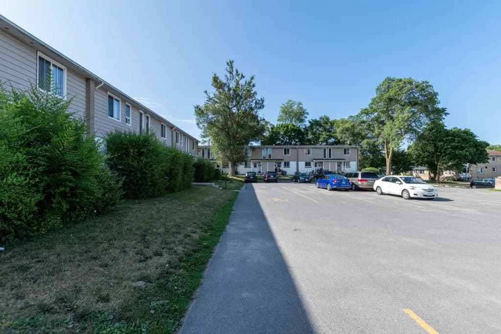 321-347 Yonge Street Apartments — 3 Bedrooms - Photo 10
