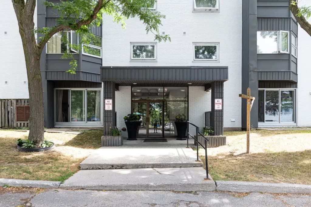 Village Green I & II Apartments — 1 Bedroom - Photo 3