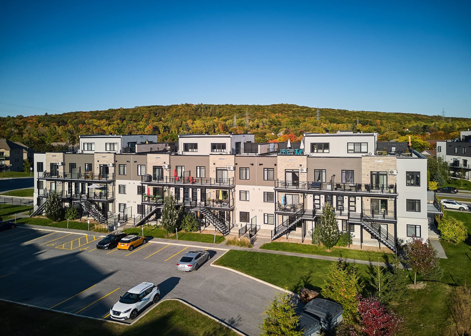 Plateau du Parc — 3 Bedroom - Photo 4