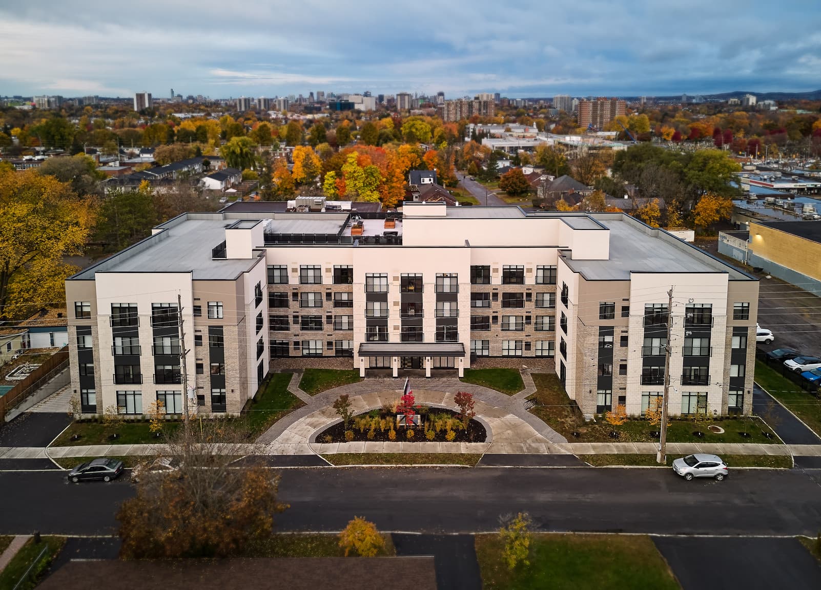 Center Park Apartments by Brigil - Photo 4