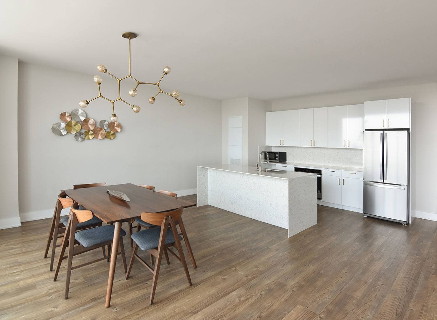 929 Richmond — 2 Bedrooms* - Photo 5
