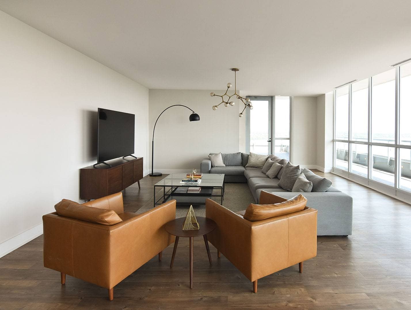 929 Richmond — 2 Bedrooms* - Photo 6