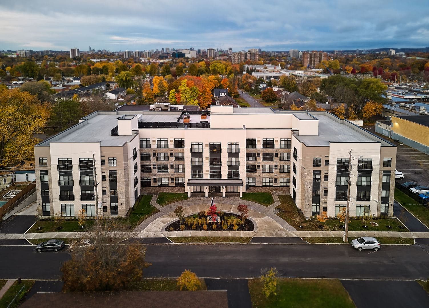 Center Park Apartments by Brigil - Photo 2