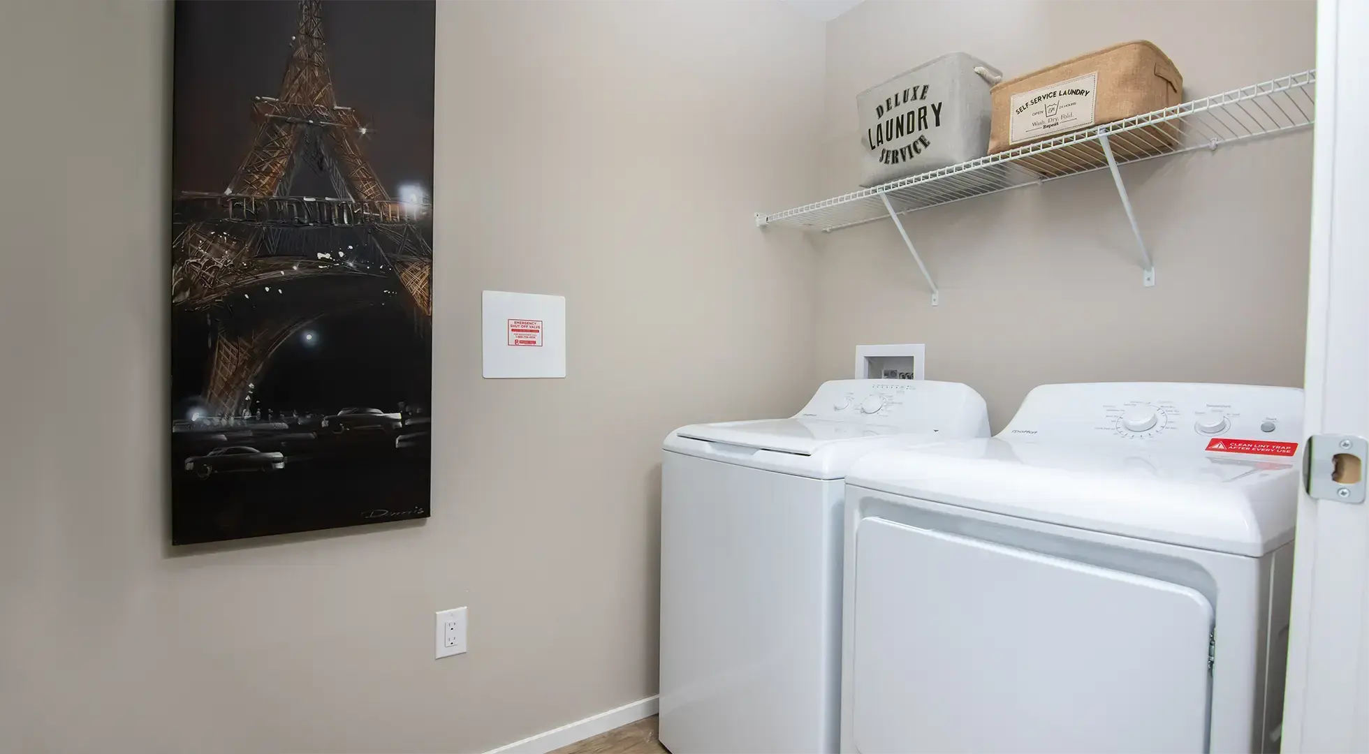 Courtview Landing — Two Bedroom One Bath - Photo 9