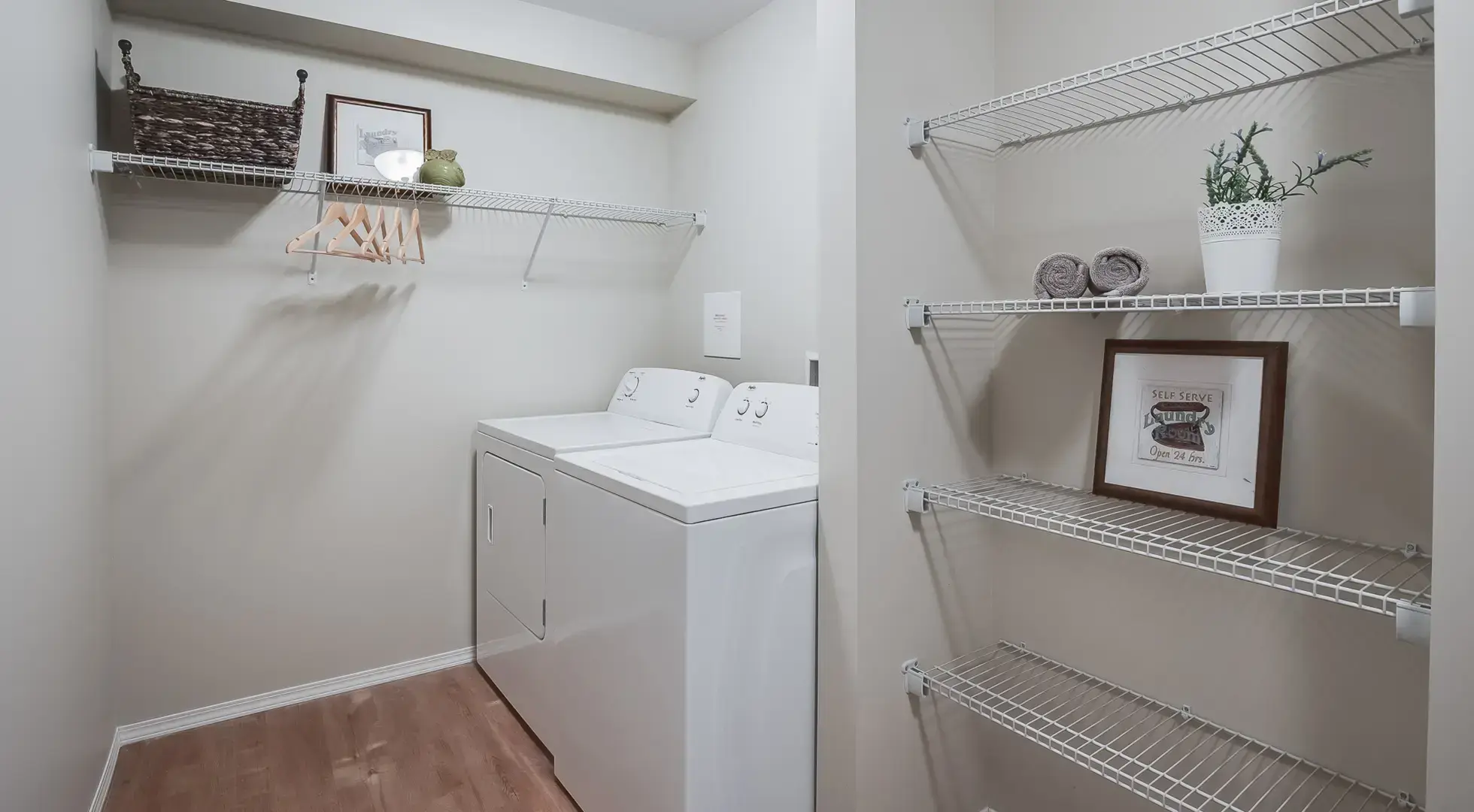 Parkview Place — Two Bedroom One Bath Den - Photo 8