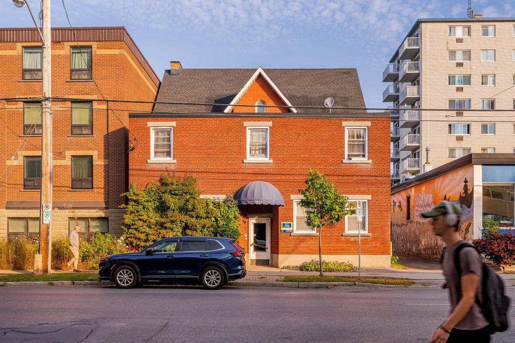 217 Laurier - Photo 1