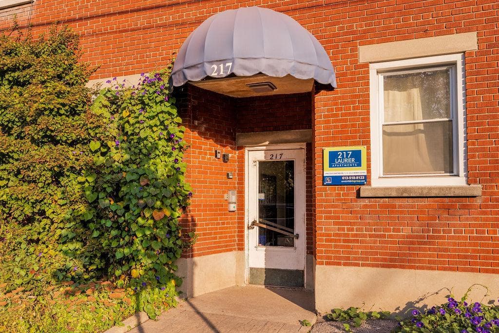 217 Laurier - Photo 3
