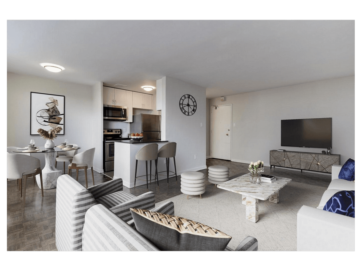2220 Weston Road — 1 BEDROOM - Photo 3
