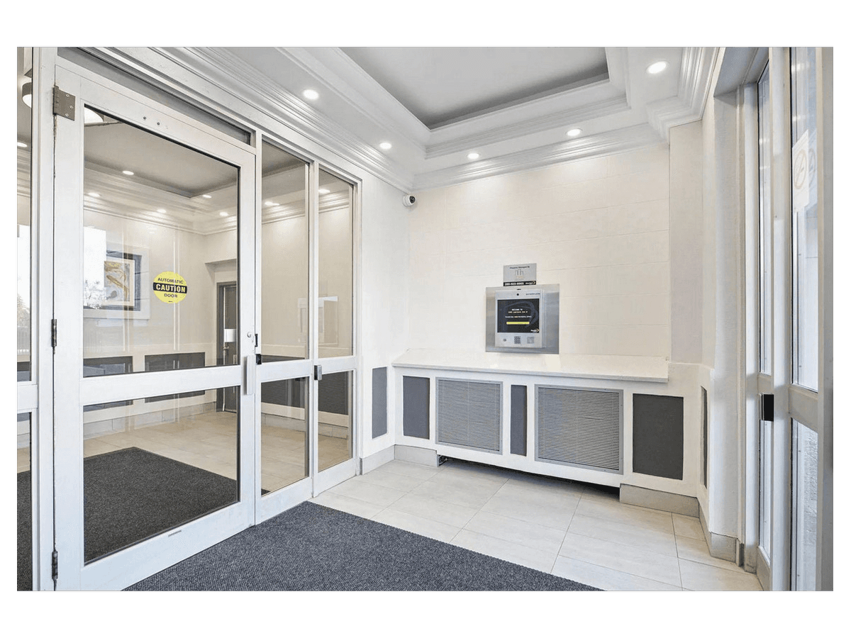 1465 Lawrence Avenue West — 1 BEDROOM - Photo 16