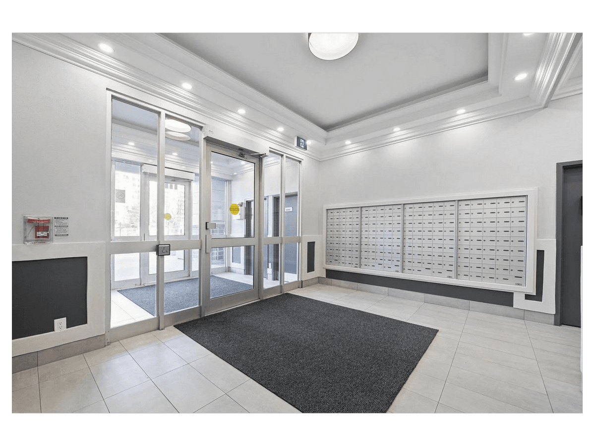 1465 Lawrence Avenue West — 1 BEDROOM - Photo 17