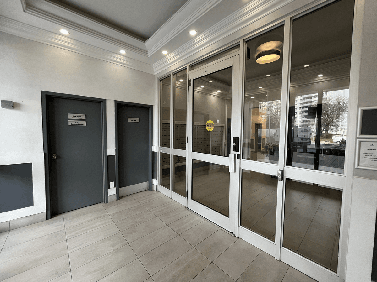 1465 Lawrence Avenue West — 1 BEDROOM - Photo 25