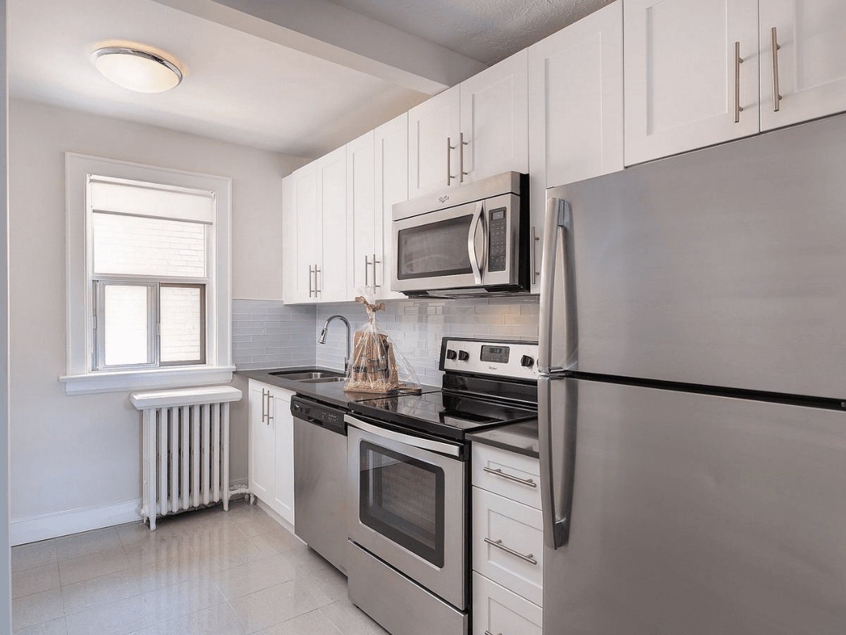 2402-2404-2406 Queen Street East — 1 Bedroom Medium - Photo 10