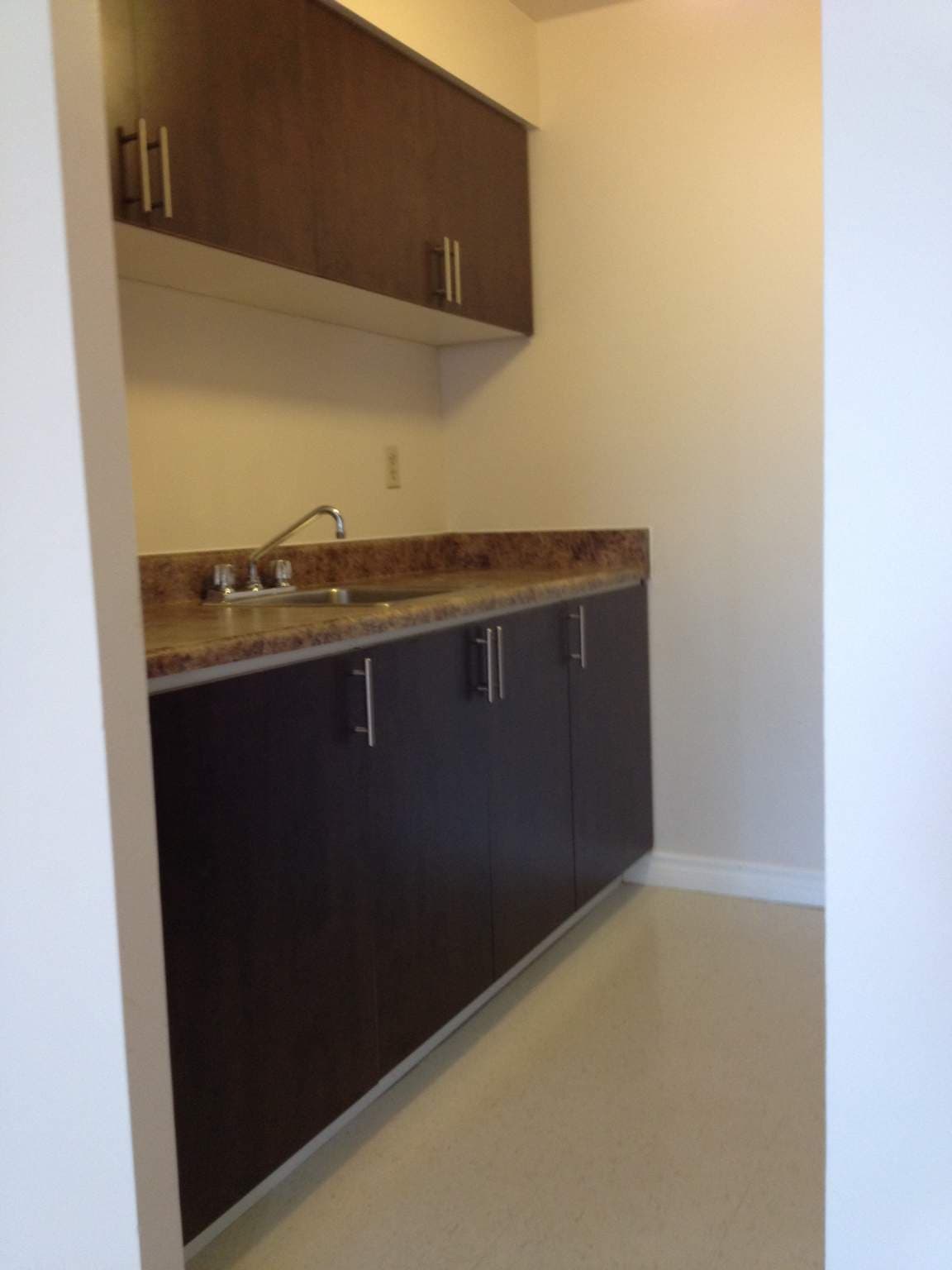 15 Oxford-Stanchester — One Bedroom - Photo 8