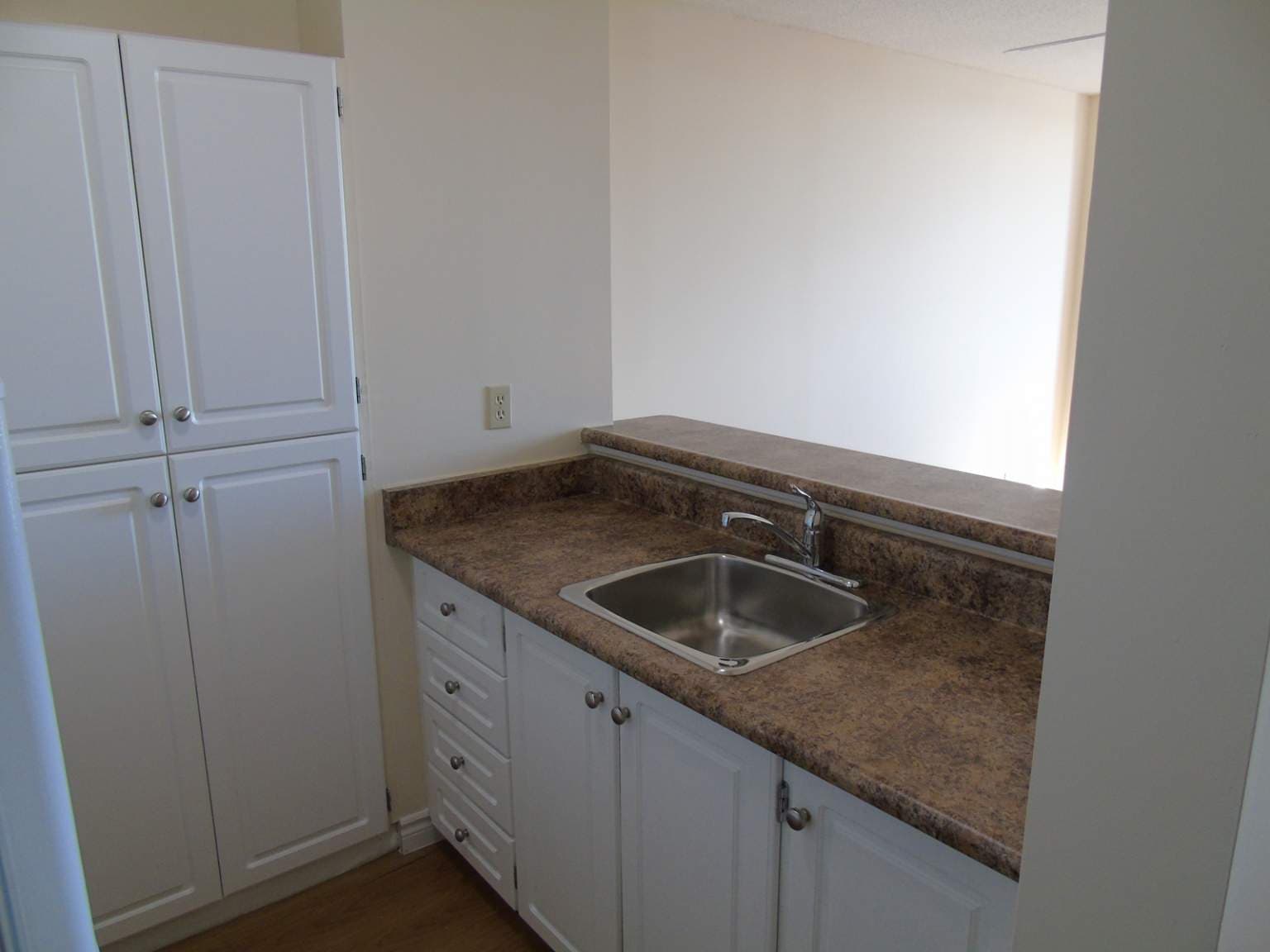 Glen Gardens — One Bedroom - Photo 11