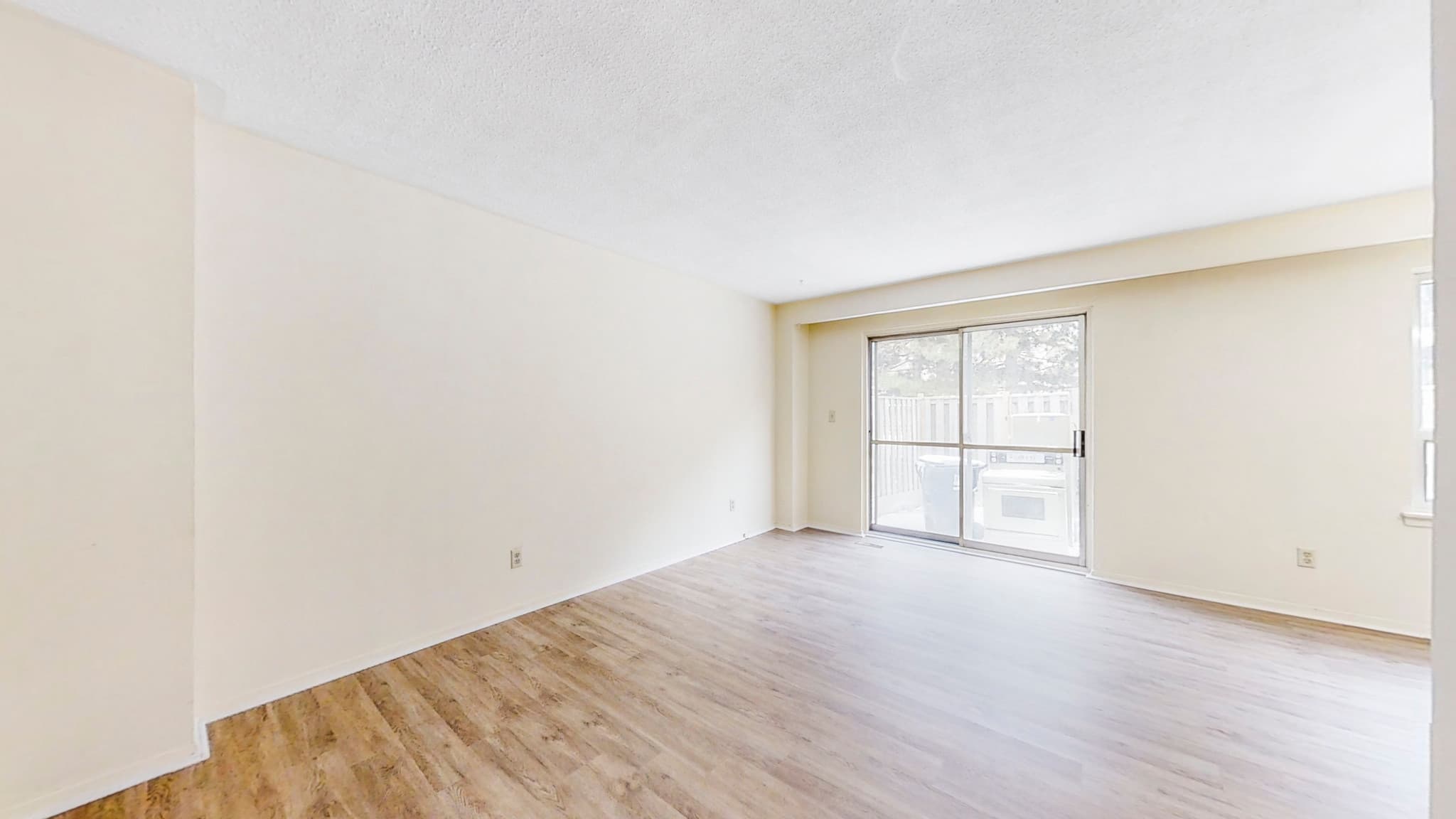 1-82 Flax Gardenway — 3 Bedroom - Photo 8