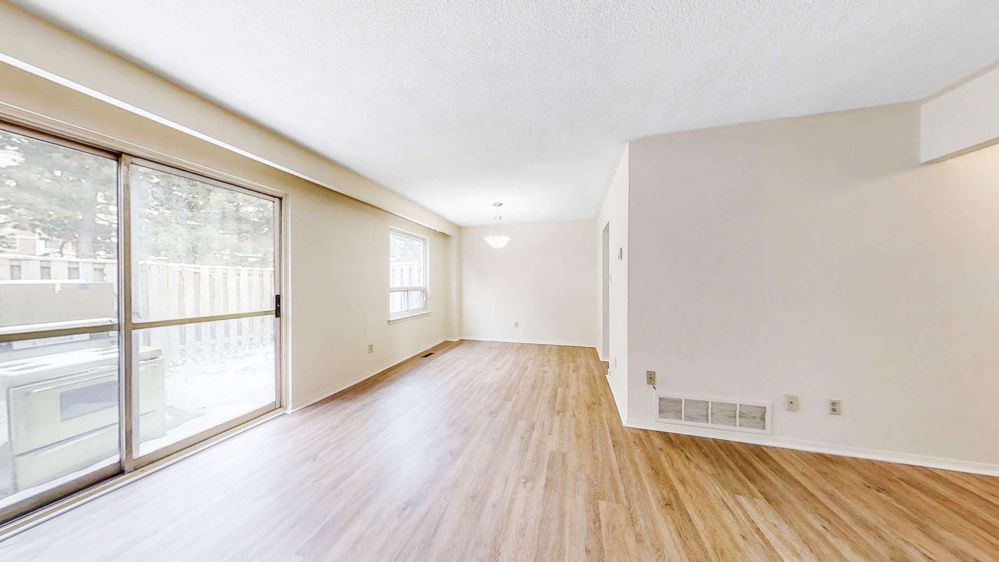 1-82 Flax Gardenway — 3 Bedroom - Photo 7