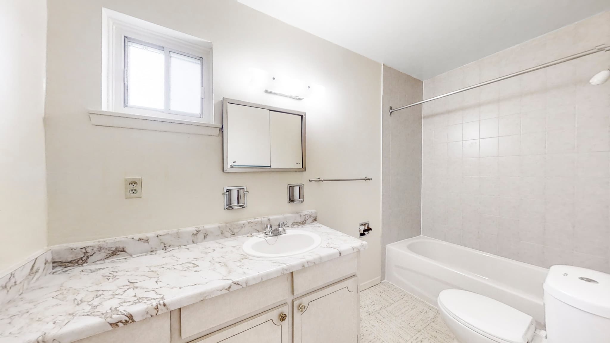 1-82 Flax Gardenway — 3 Bedroom - Photo 9