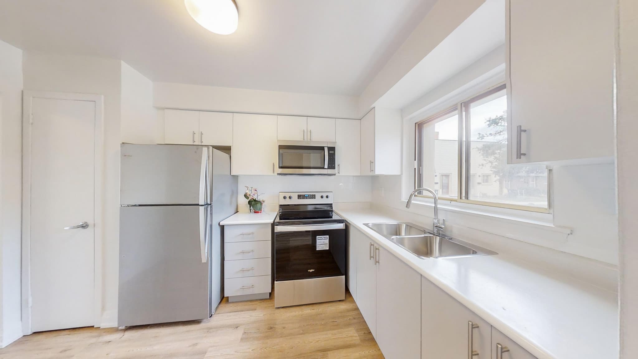 1-96 Red Cedarway — 3 Bedroom - Photo 2