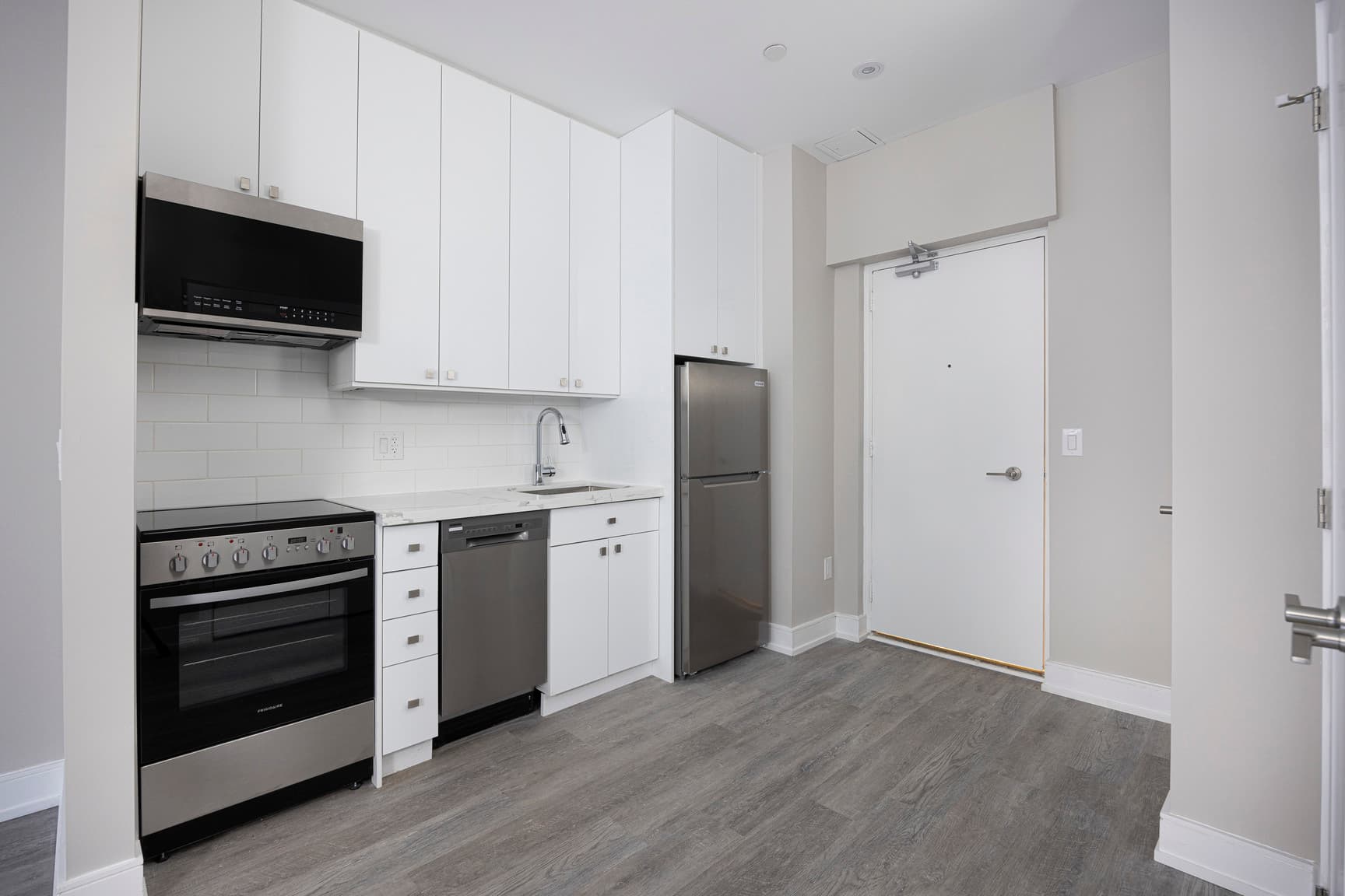 Westover Manor — 1 Bedroom - Luxe Renovation - Photo 31