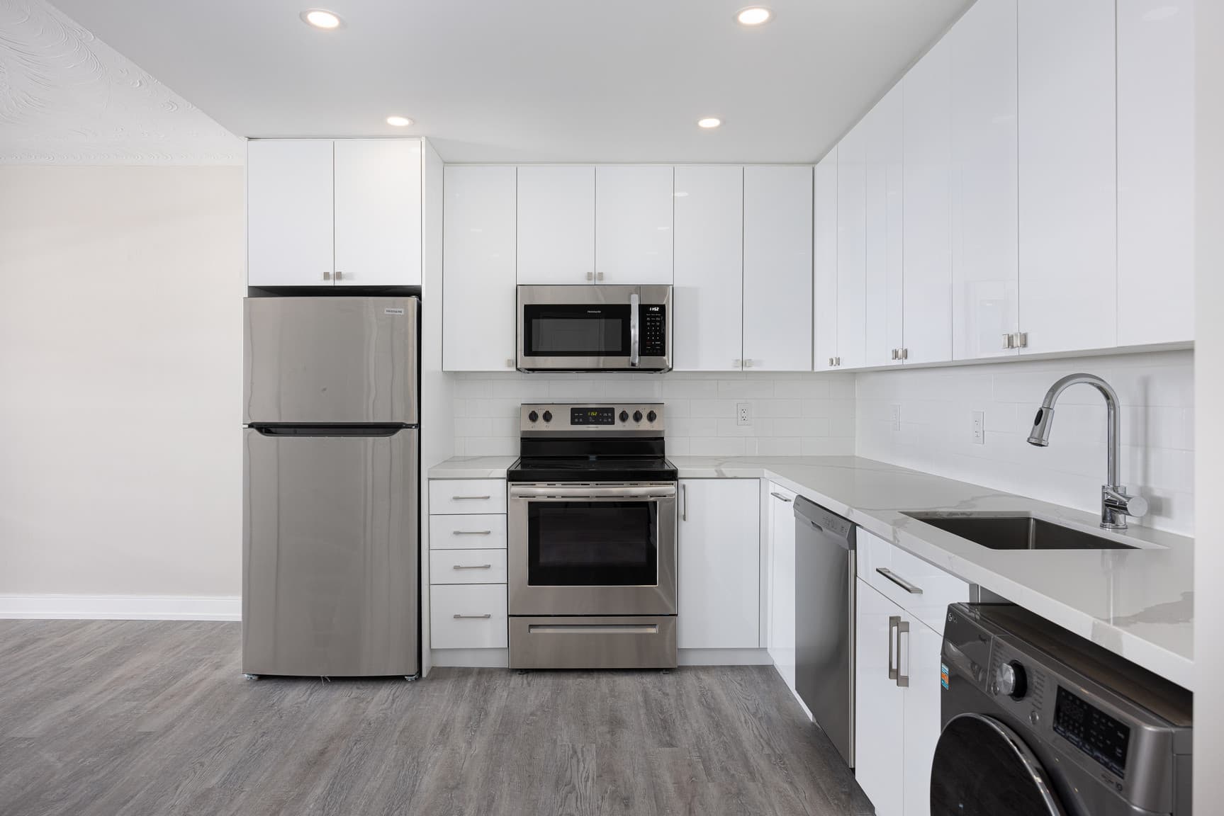 Westover Manor — 1 Bedroom - Luxe Renovation - Photo 27