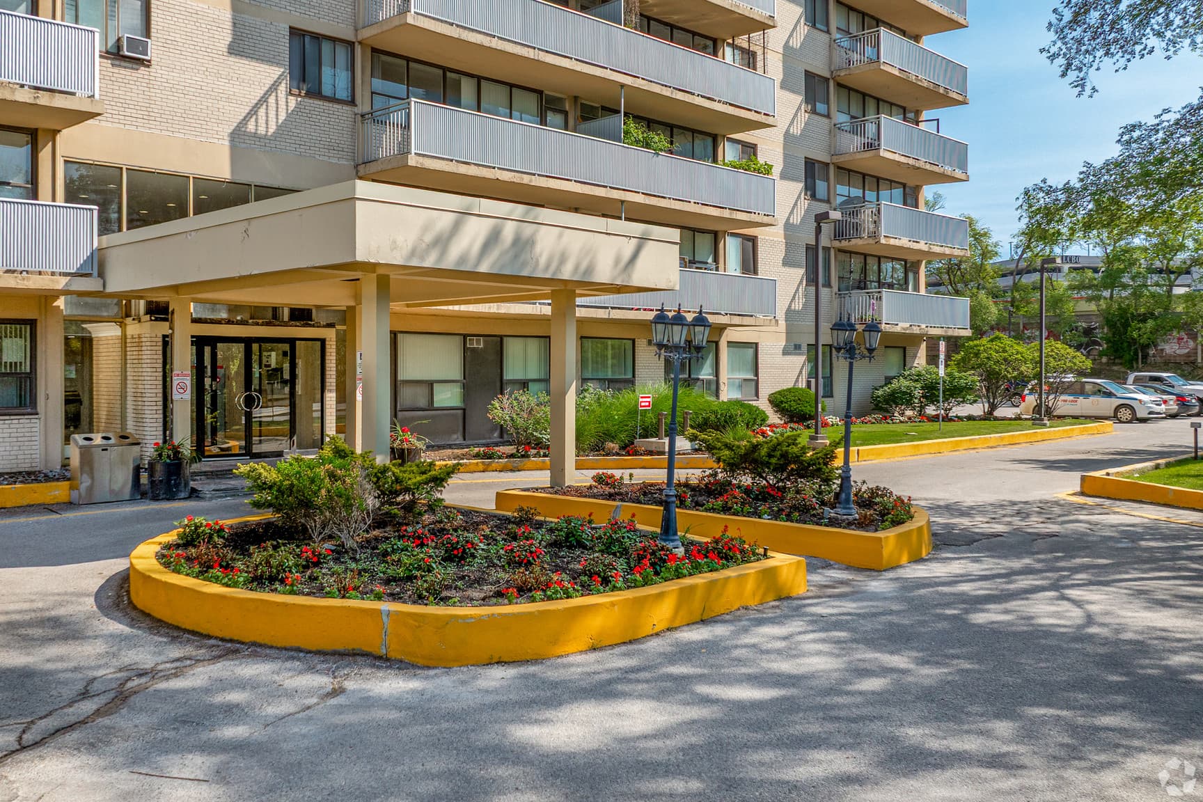 Sunrise Tower Apartments — 1 Bedroom - Photo 9